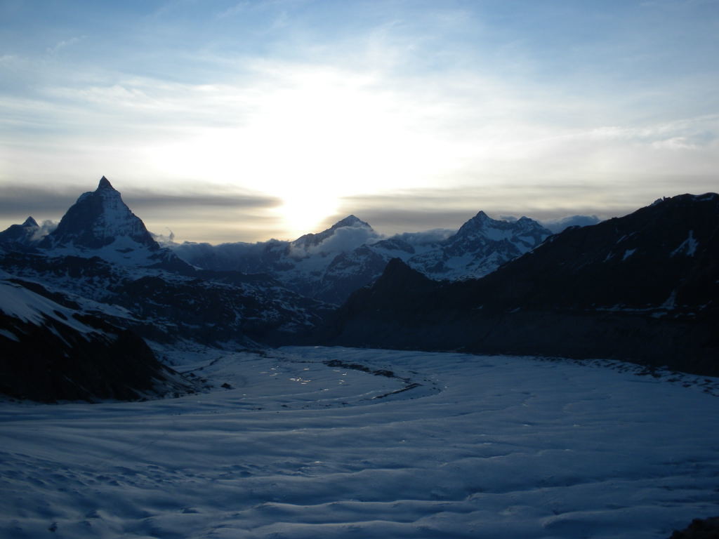 Une partie (Dent d'Hérens, Cervin, Dent Blanche, Obergabelhorn) des 29 4000 de Zermatt