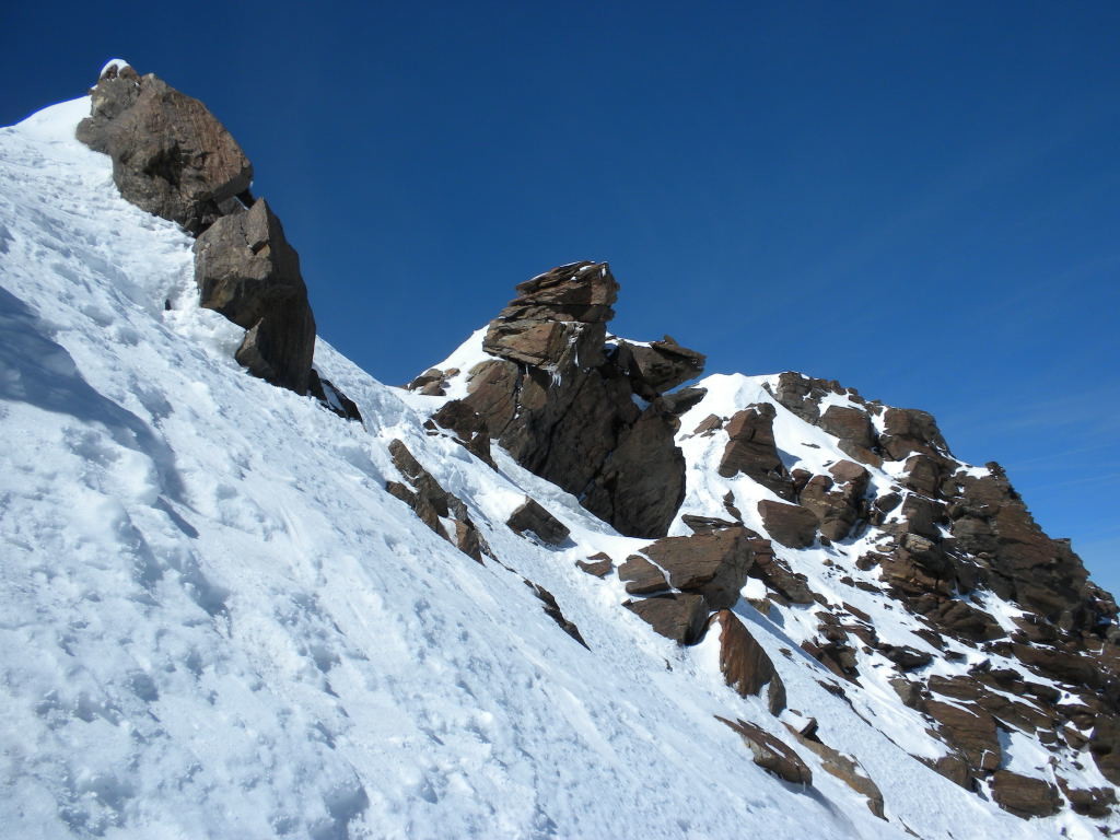L'arête sommitale de la Pointe Dufour entre le haut du couloir et le sommet