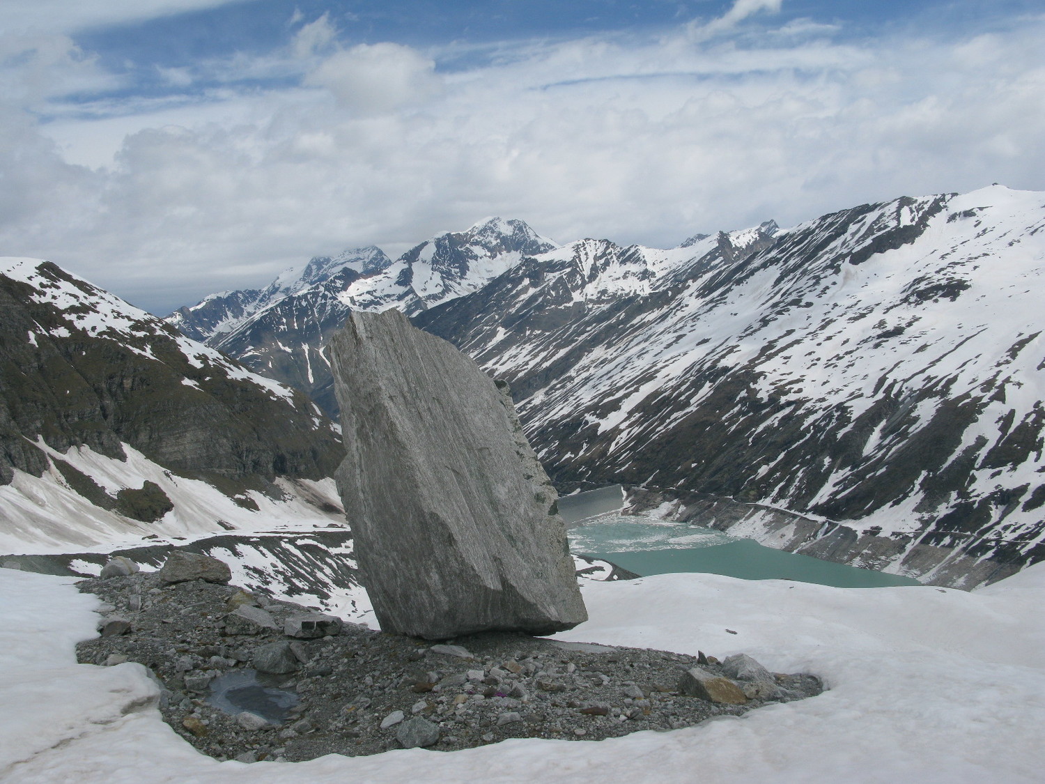 Massif des Weissmies et le barrage dans la descente