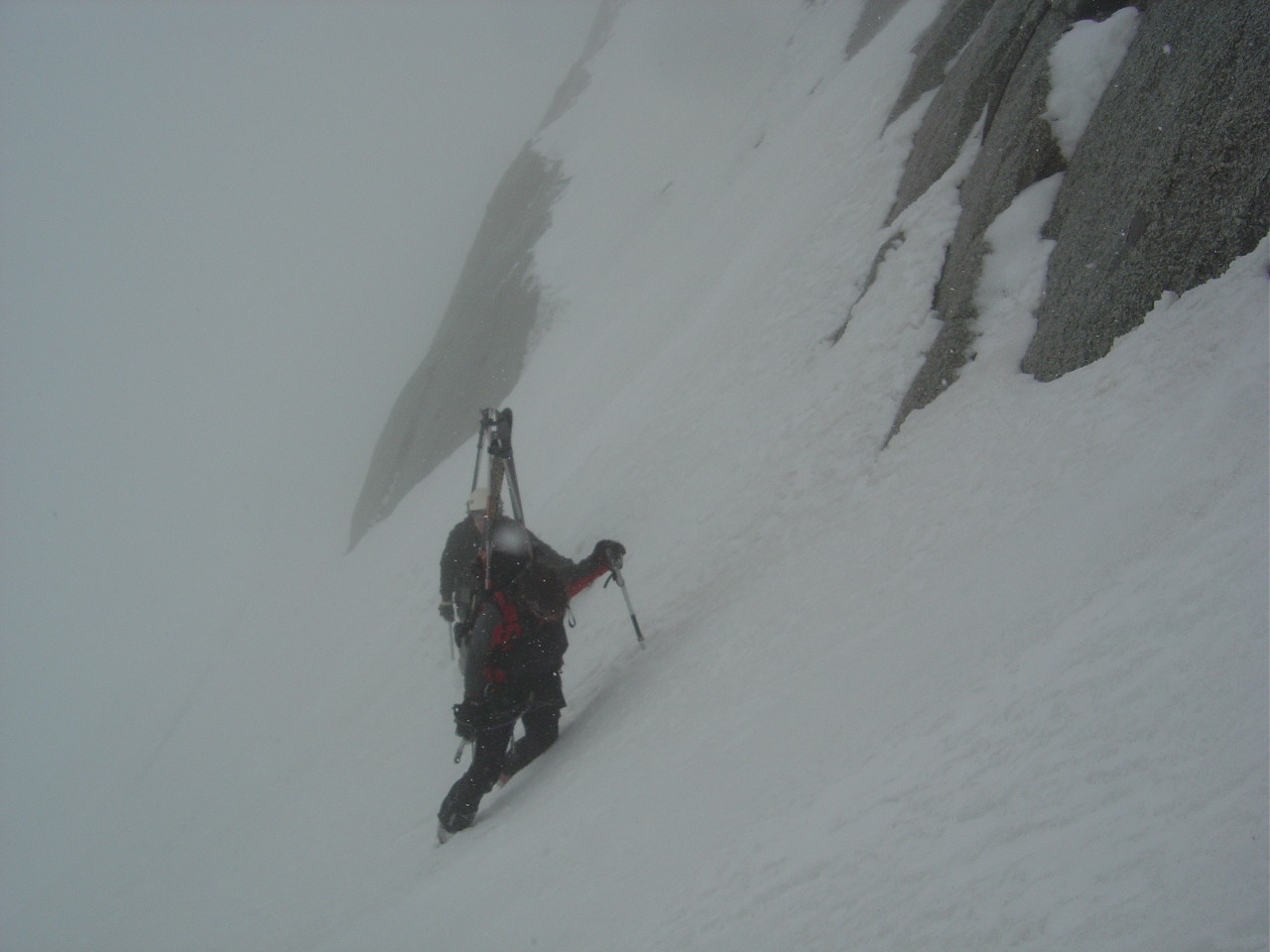Dans la première moitié du couloir E
