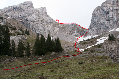 L'accès par le creux du Pralet, vu du bas (mai 2009) L'accès par le creux du Pralet, vu du bas (mai 2009)