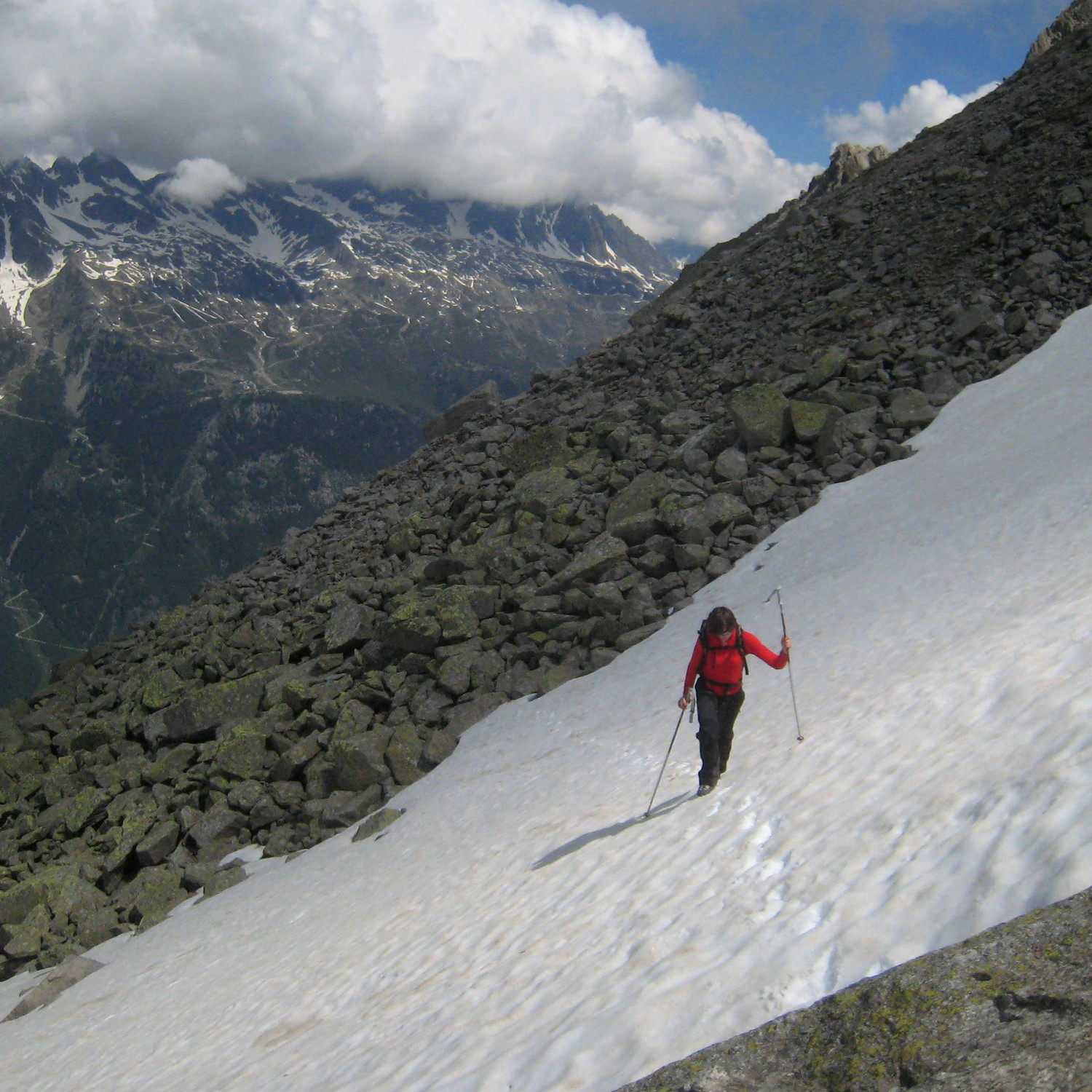 L'approche. Ca bourgeonne déjà bien sur les aiguilles Rouges.