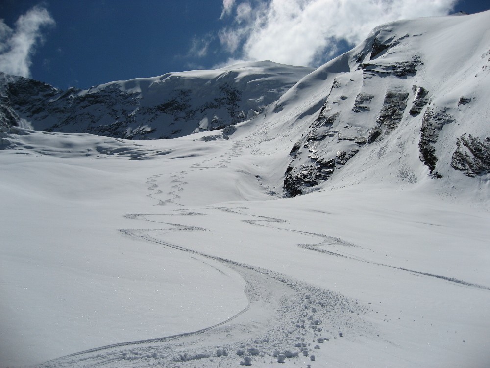 Nos traces dessinant le vallon