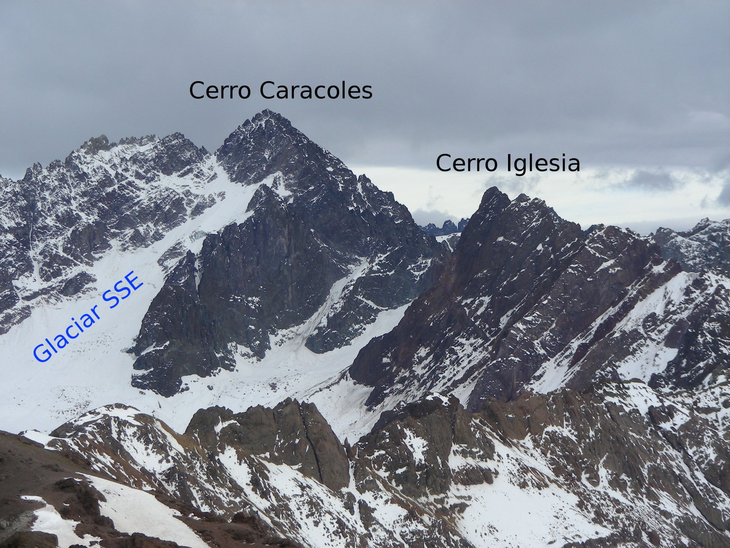Los cerros Caracoles y Iglesia desde el Cristo (mayo 2009)