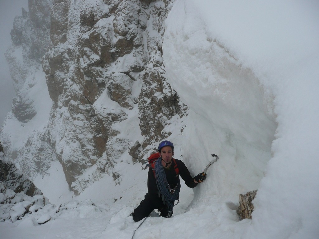 Brec de Chambeyron, couloir Nord. Passage de la corniche.