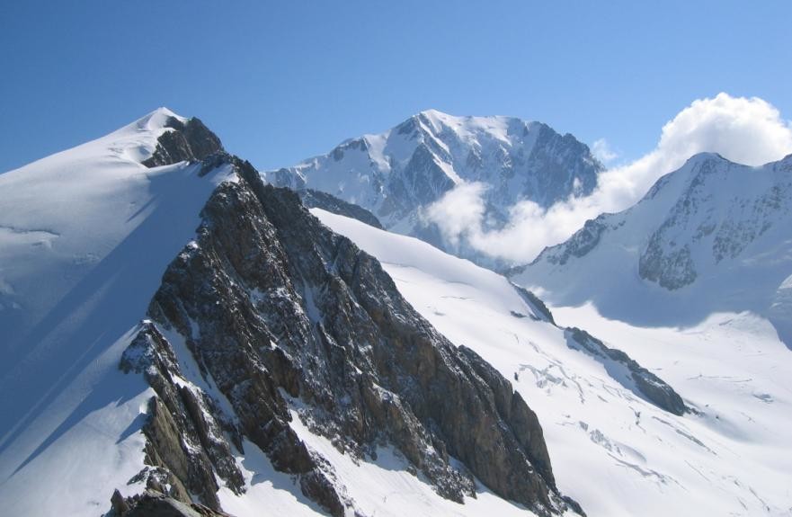 Dôme de Miage(3670m)-Mt.Blanc (4808m)-Tête Carrée(3732m)