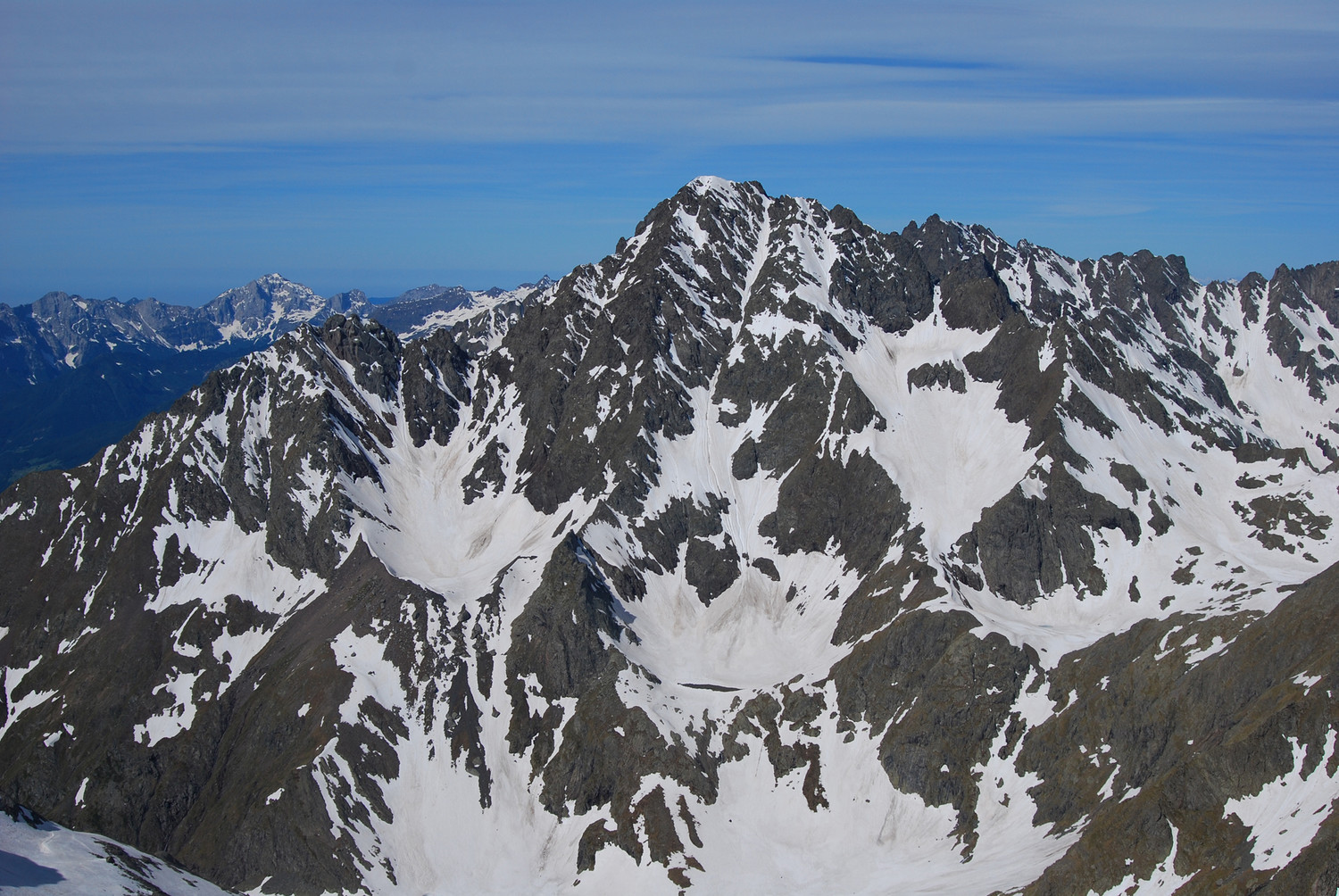 Il versante Orientale del Pizzo di Coca 3050 m visto dal Diavolo di Malgina 2926 m.