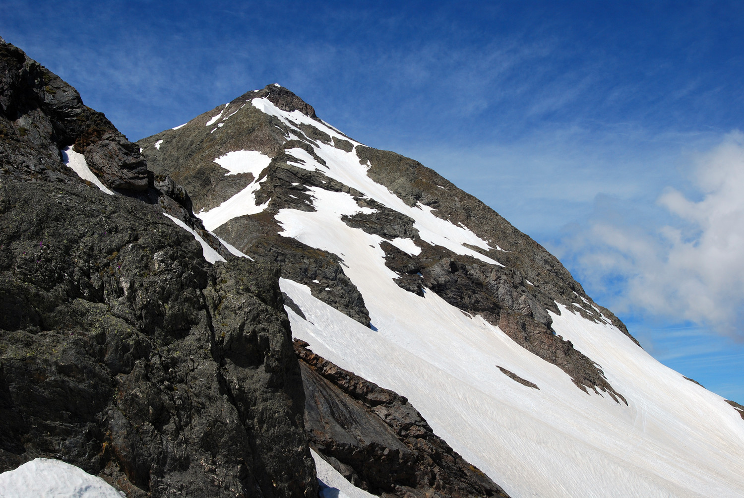 Il Pizzo del Diavolo di Malgina nel ripido tratto finale dal Passo della Malgina 2621 m.