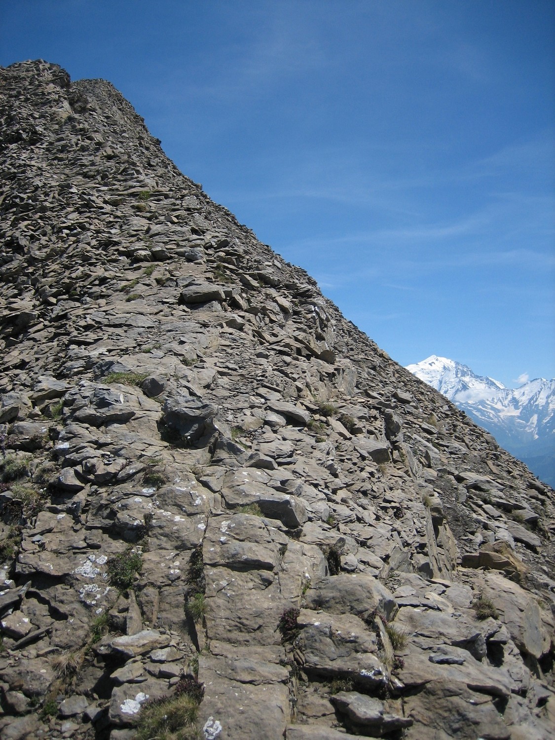 L'arête finale sur fond de Mont-Blanc