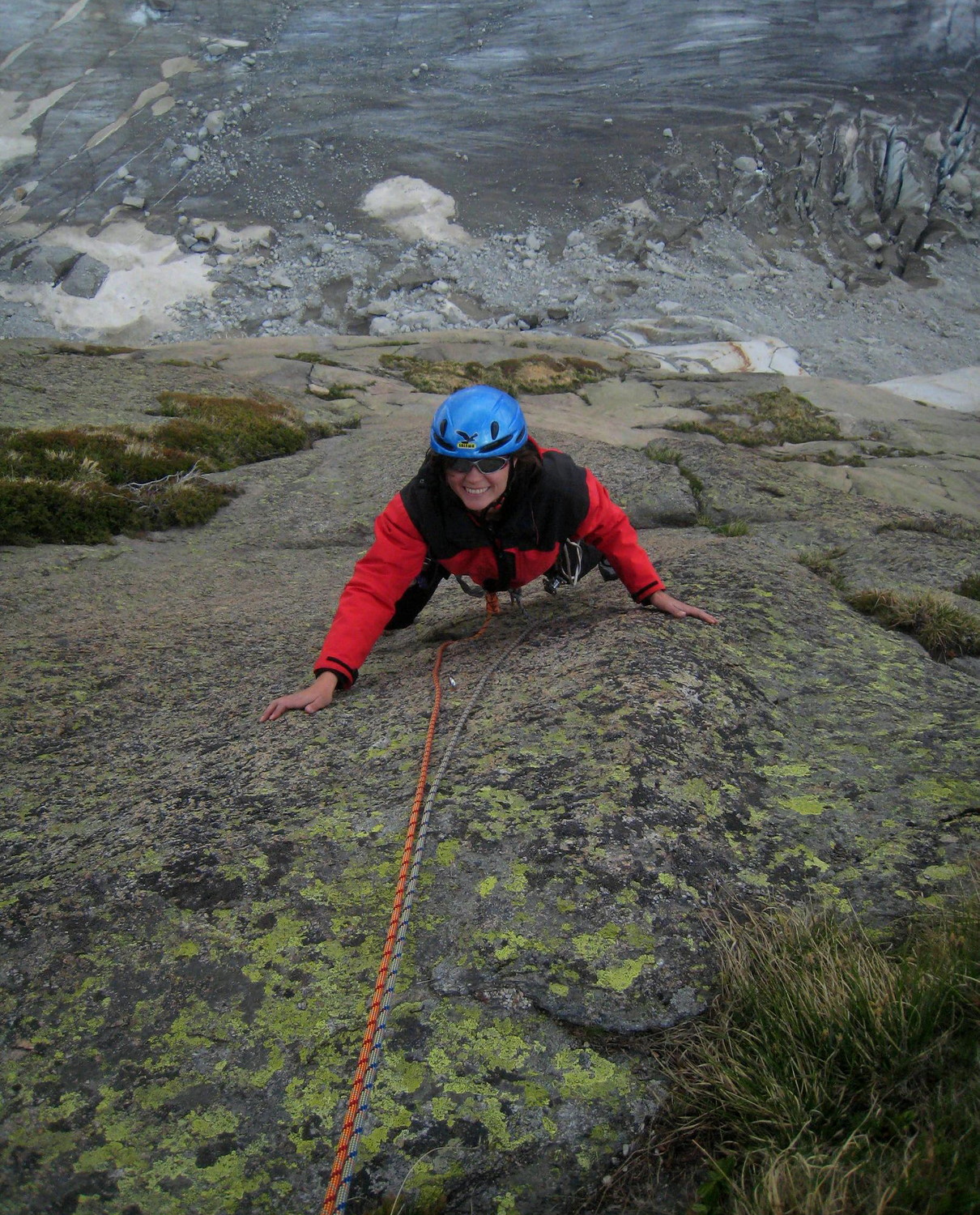 Anne dans la courte dalle de L7 (5c).