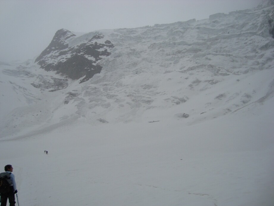 Salendo al Nadelhorn. Il terrazzo glaciale prima della Bordierhutte