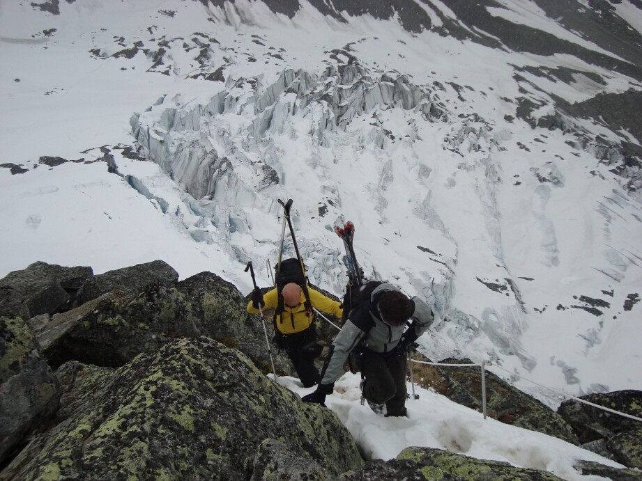 Salendo al Nadelhorn. Il sentiero sotto la Bordier hutte