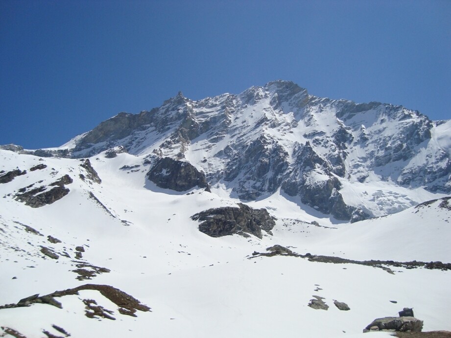 Weisshorn con i pendii verso mla quota 3577