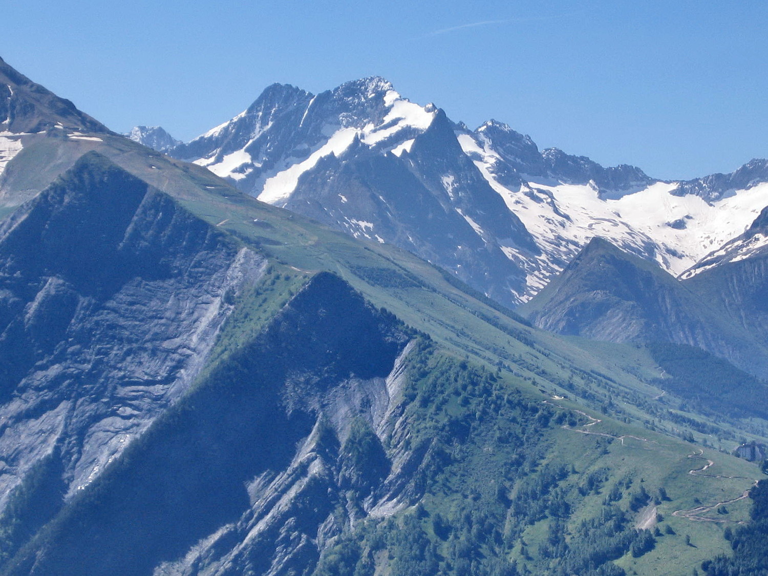 la tête de Lauranoure vue des chalets de la Courbe