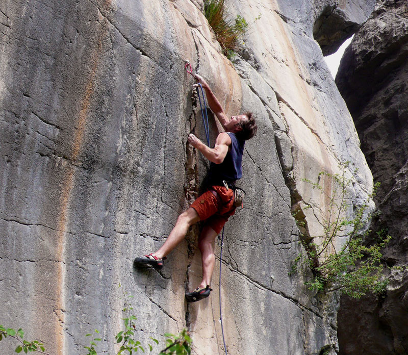 Falaise du Goua, "Fou Clog" 7b+