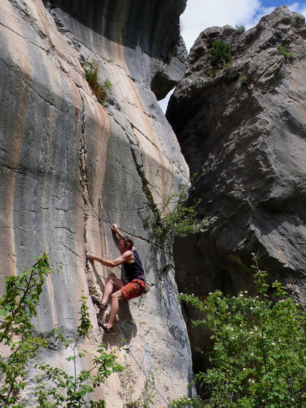 Falaise du Goua, "Fou Clog" 7b+
