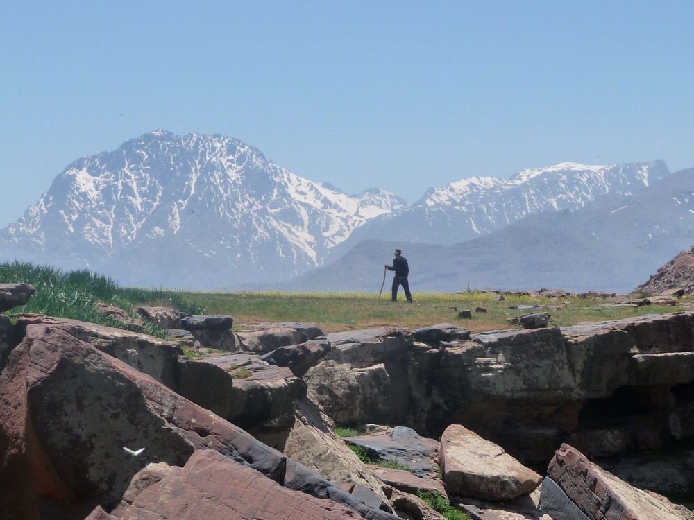 brahin sur le plateau du yagour ( de g à d Anrhemer 3892 et Angour 3616 )