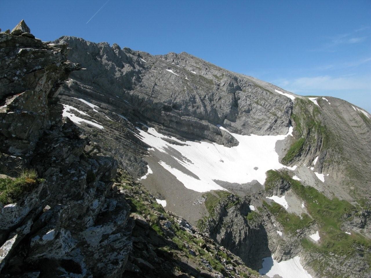 sommet 2478 m. au centre