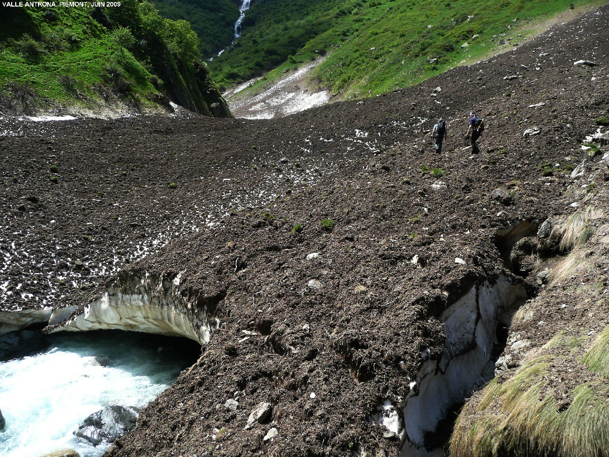 Névé dans le Val Antrona vers 1700m