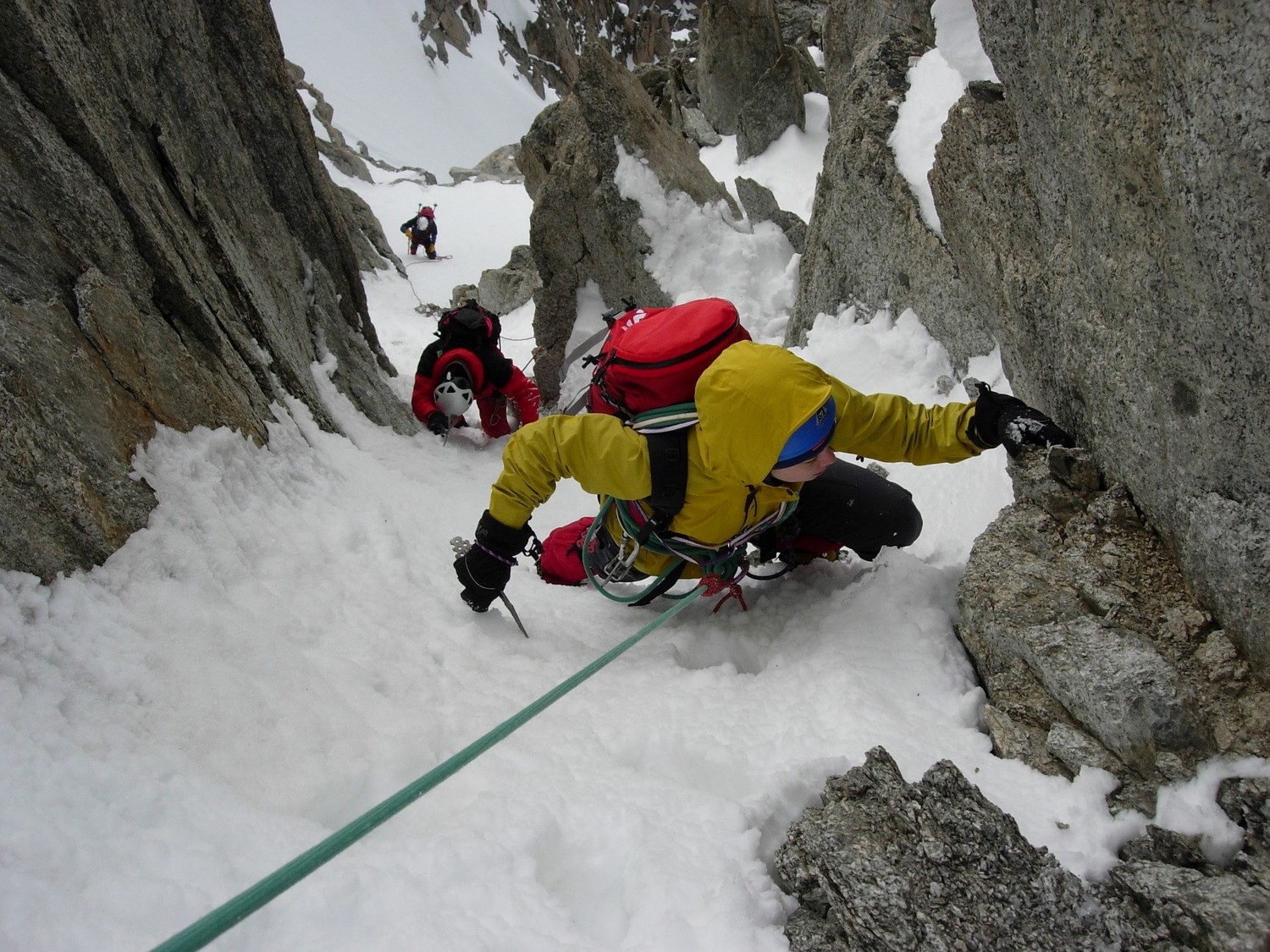retour sur l'arête depuis le versant sud
