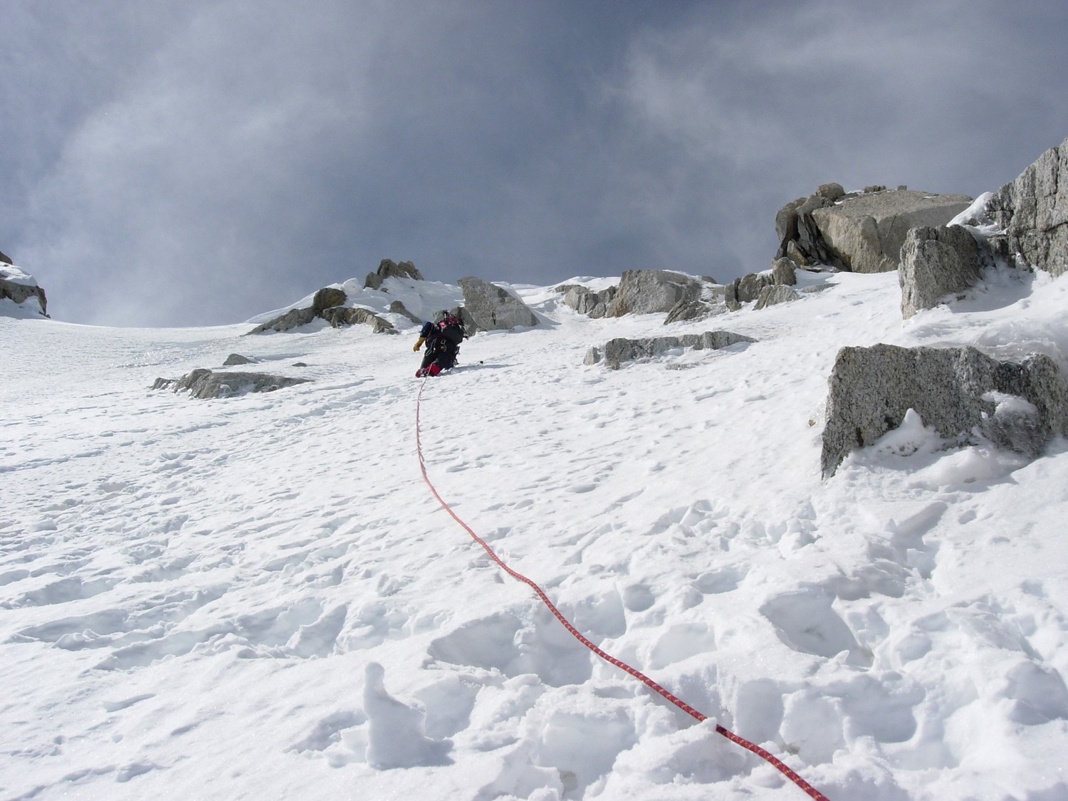 Luc-Henry à la trace pour rejoindre l'arête