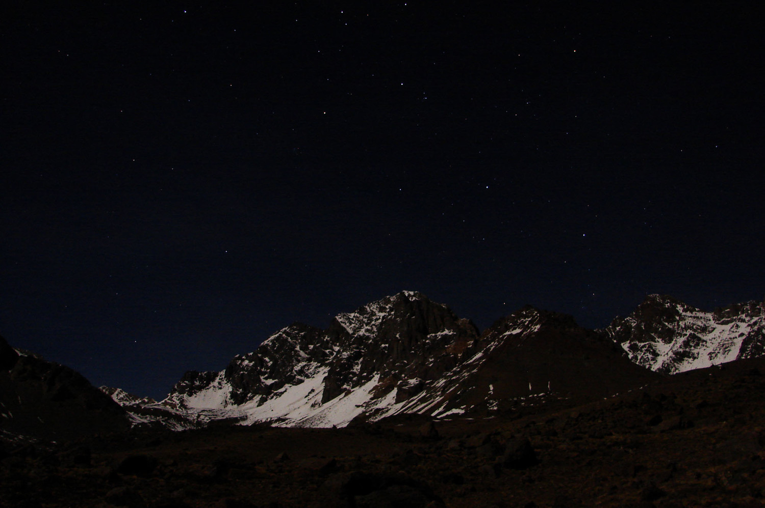 Pico Navarro bajo la luz de la luna