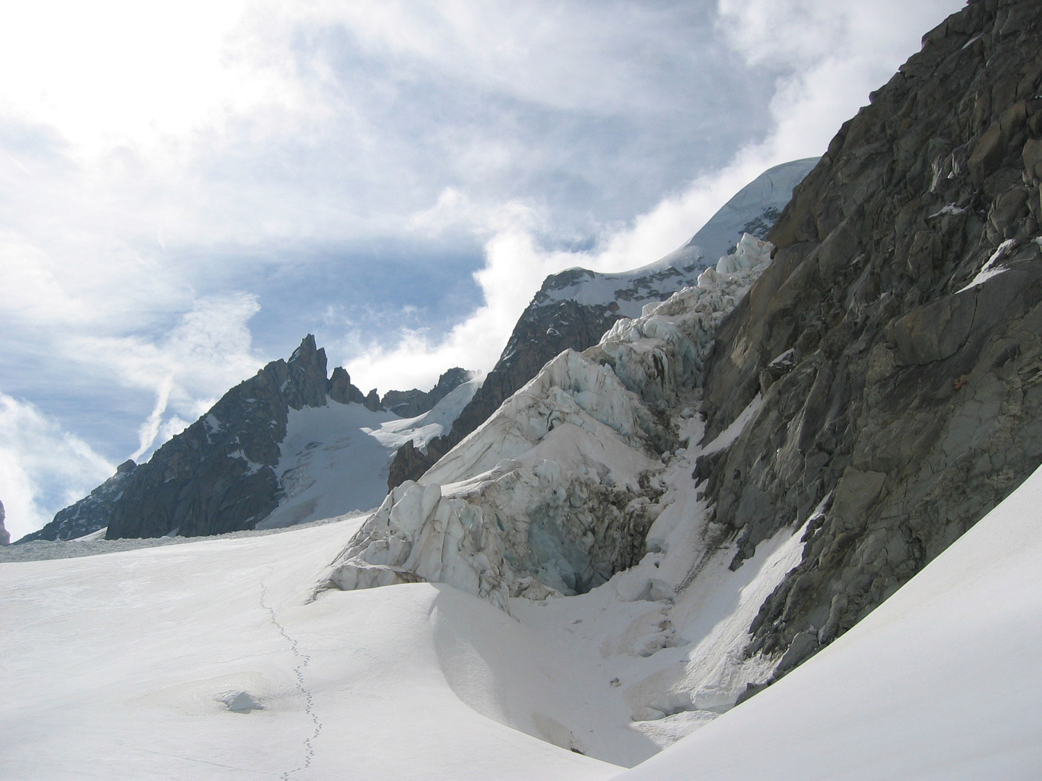 Chardonnet - retour sur le glacier, la bosse de la VN en arrière plan