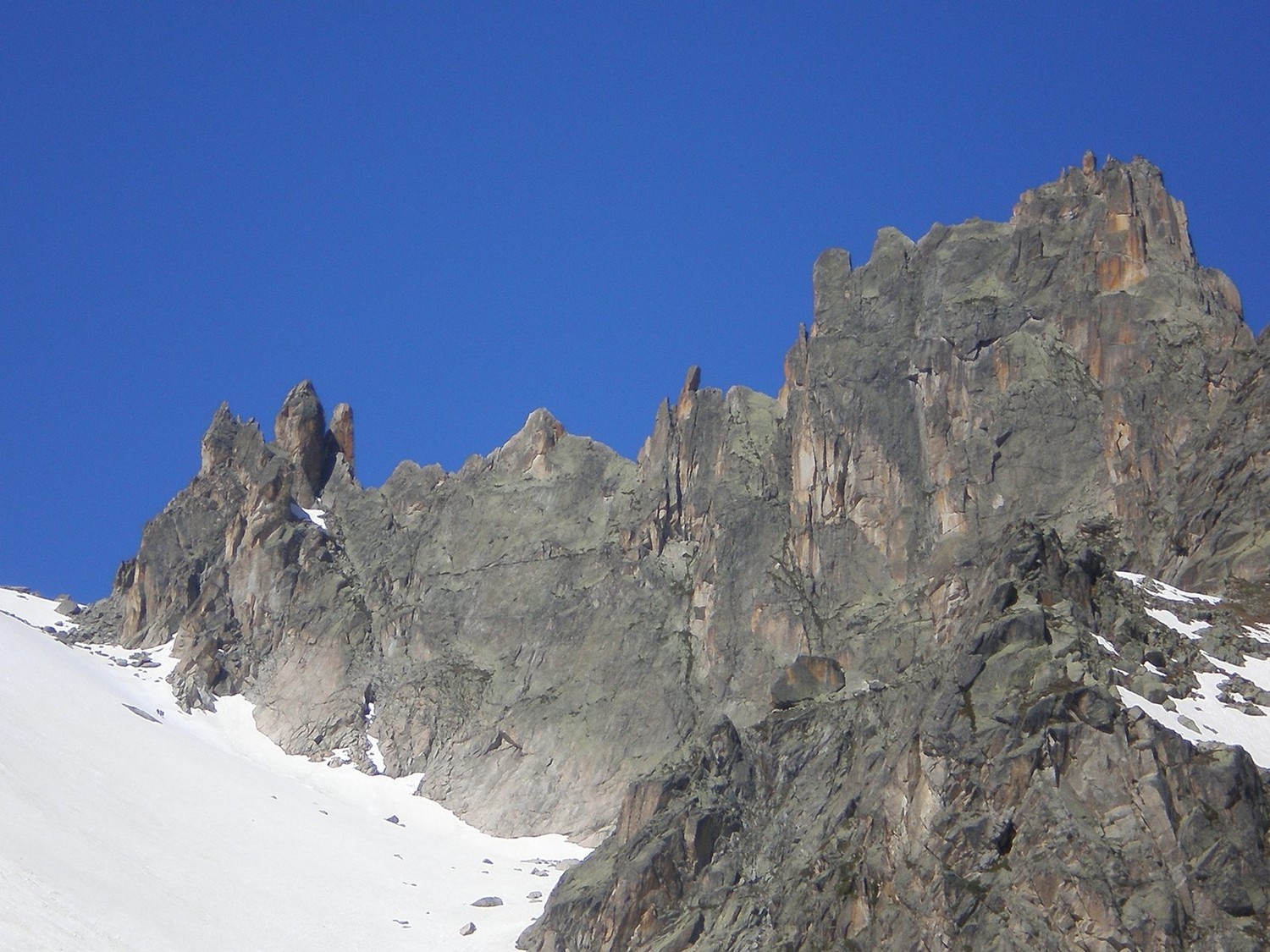Vue d'ensemble de l'arête des Ecandies, versant Arpette
