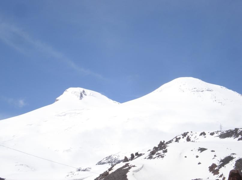 Les deux sommets du volcan Elbrouz