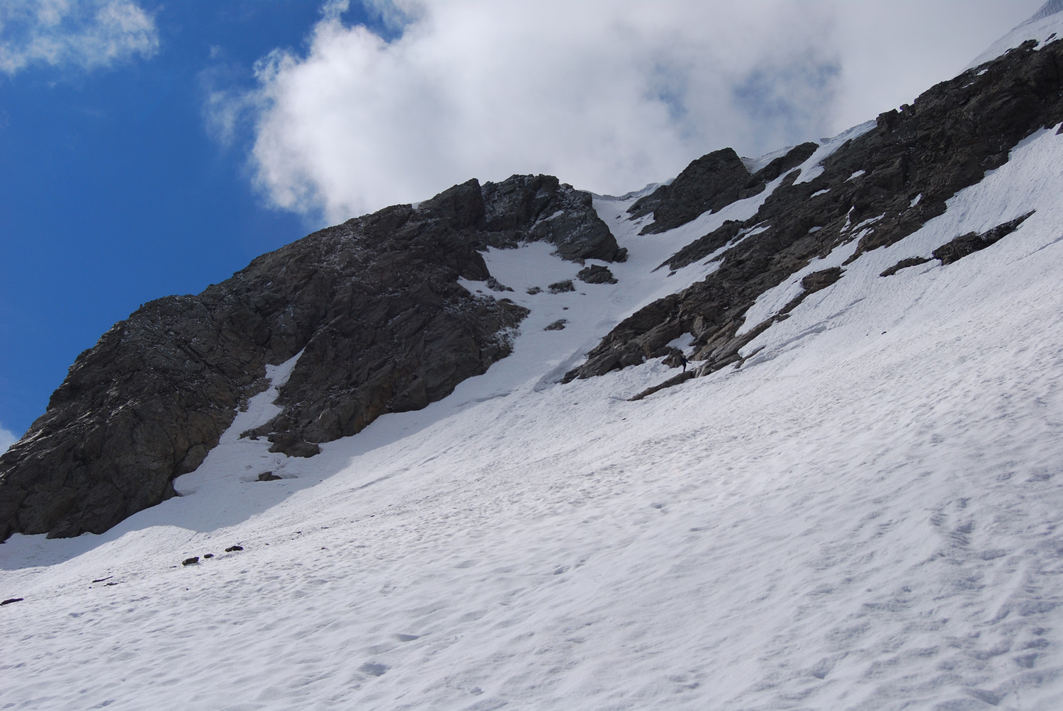 L'ultimo ripido tratto sottostante la cima del Monte Torena versante N.
