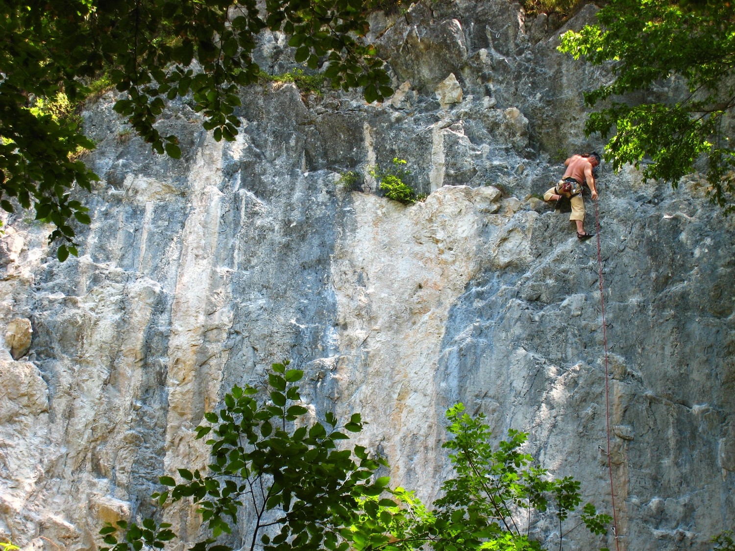 Günther dans Delta, 6b+, à Comano.