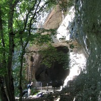 La grotte-sanctuaire à côté du cabanon du Verdon