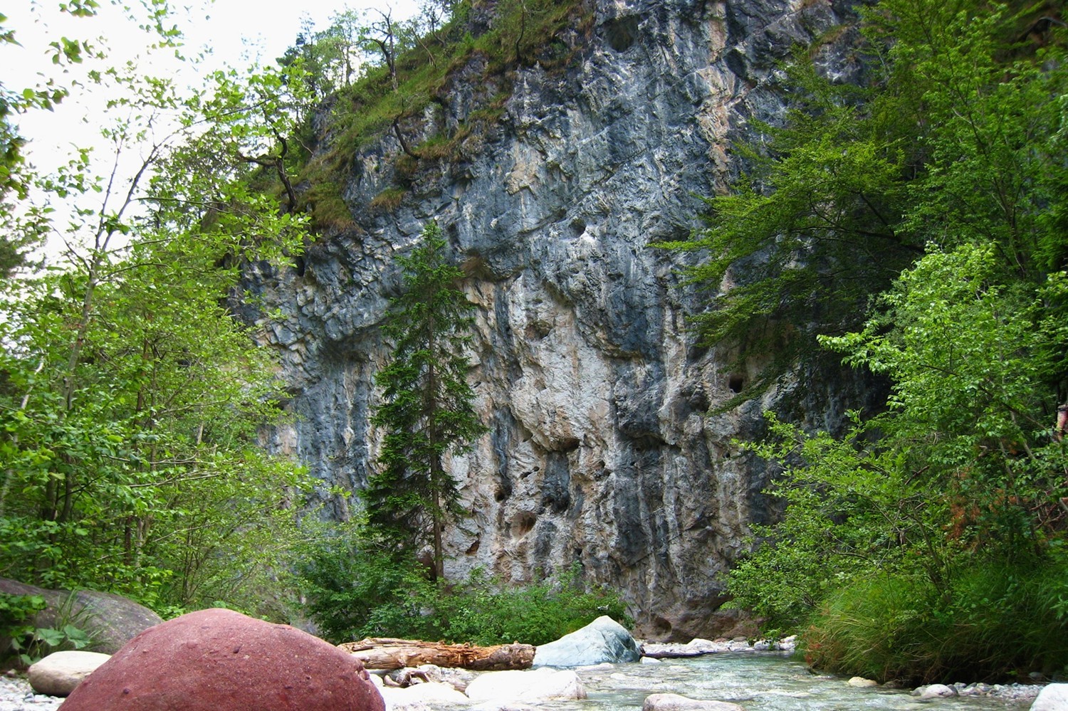 La partie de G de la falaise de Val d'Algone