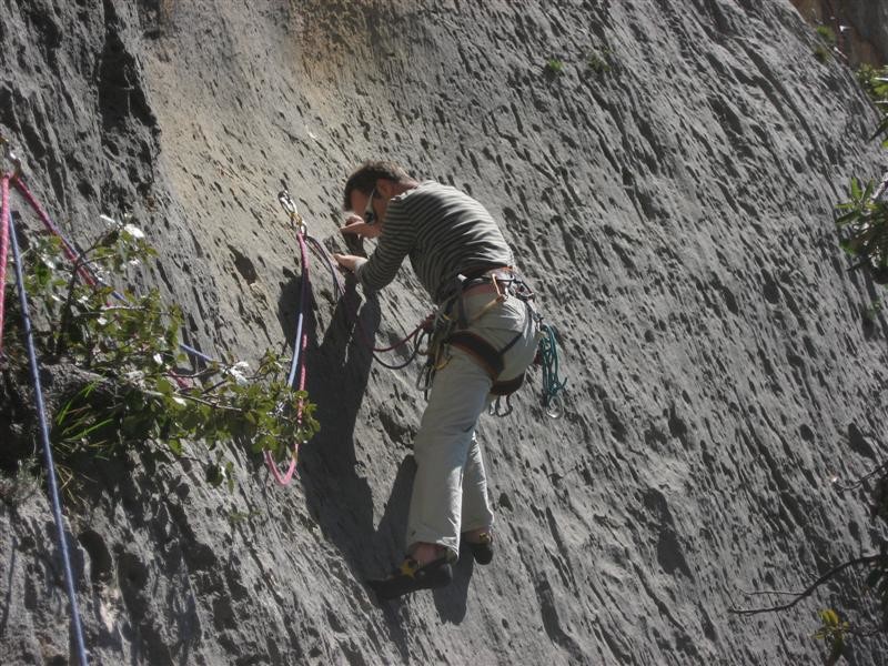 Frimes et chatiments - La traversee sur gouttes de L1 (6a).