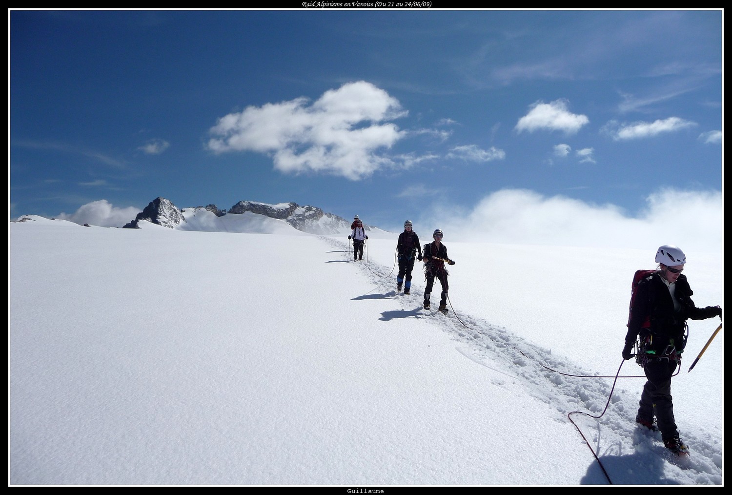 Sur la glacier devant le Mont Pelve