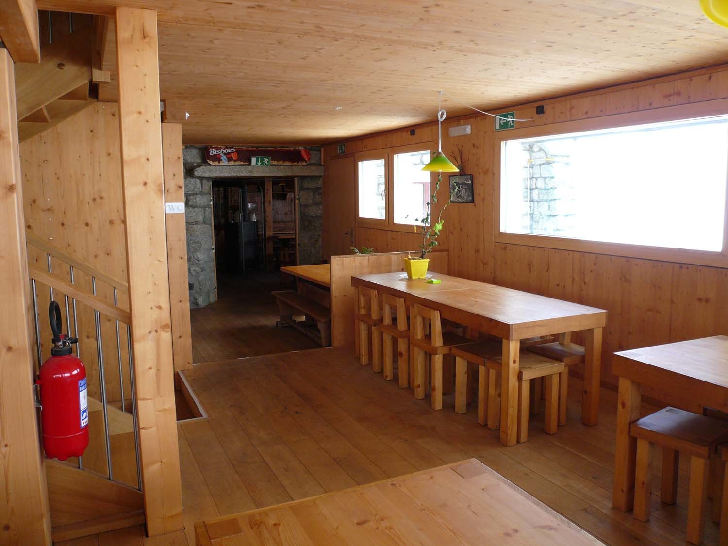 à l'intérieur