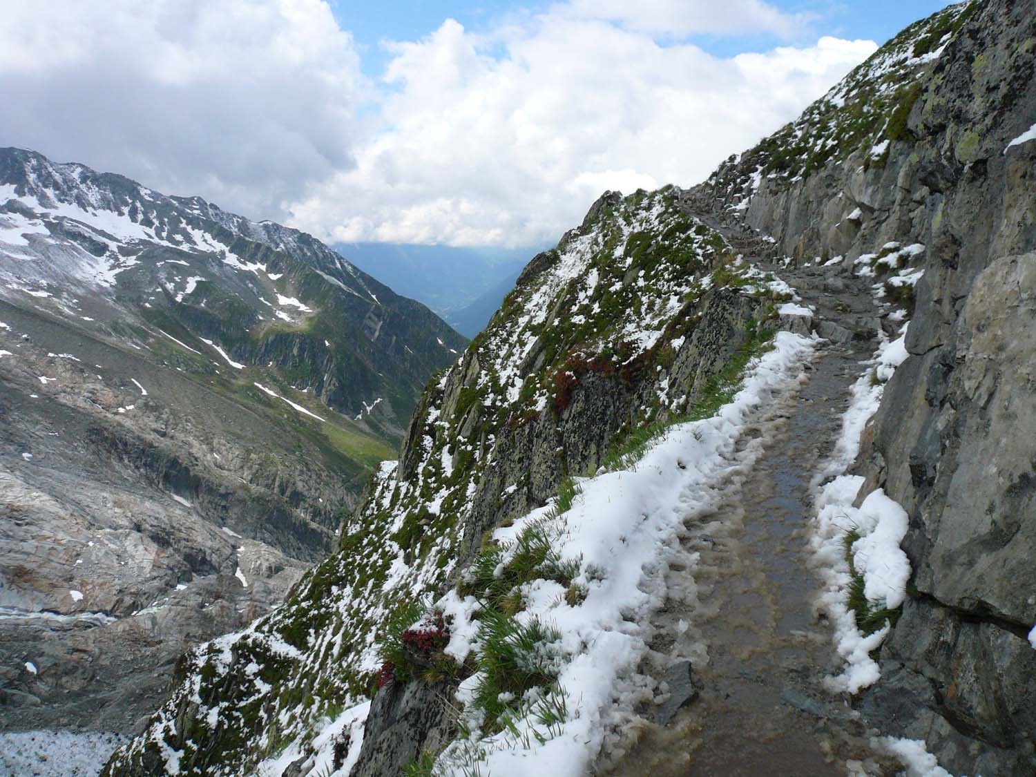 Le sentier au dessus des Esserins