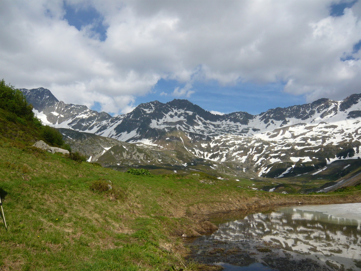 Le Mont Tondu, au loin