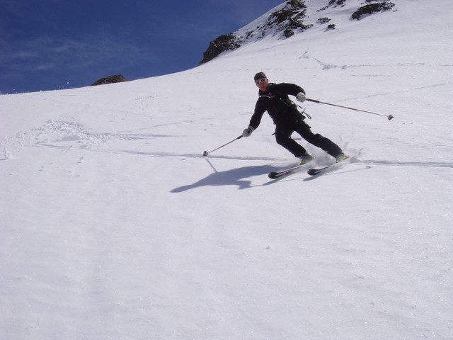 Ivan in discesa verso la Finsteraarhornhutte