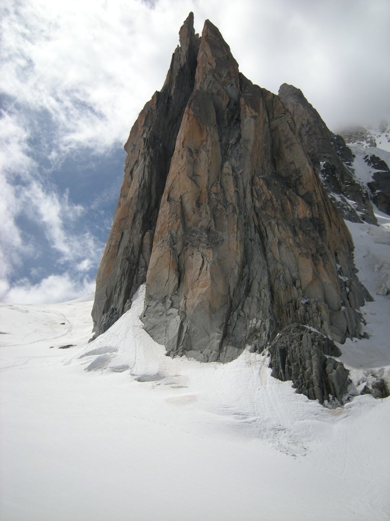 Pointe Adolphe rey :cache-cache sur le fil gauche de la pointe de droite