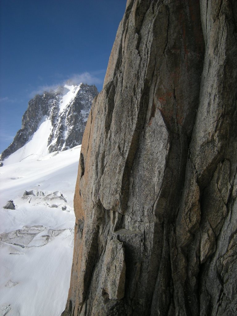 De Cache-cache, vue sur la Tour Ronde et le pilier de la Salluard