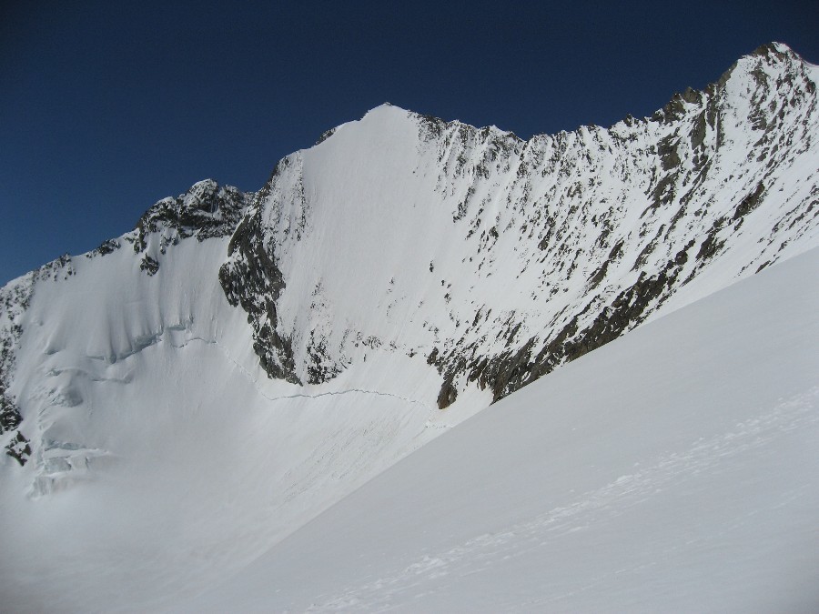 La face et l'arête