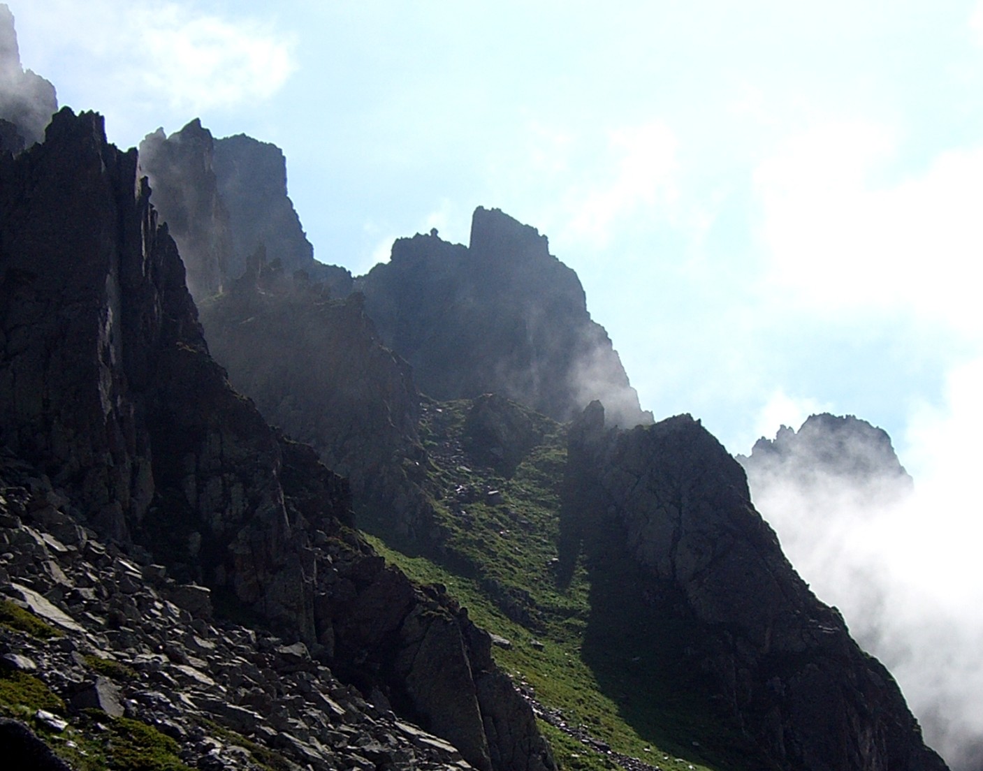 Le versant S depuis la montée au Col de Fenestral