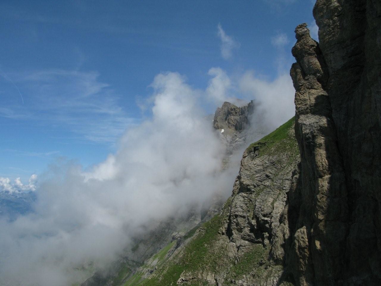 Sous Lui Crève