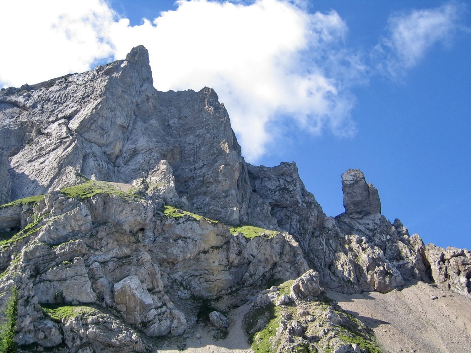 le roc garnesier, en montant au col des aiguilles
