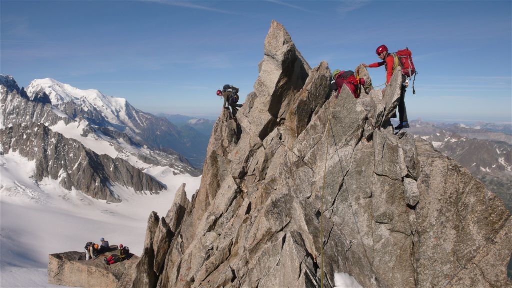Légère descente vers le col de la Table