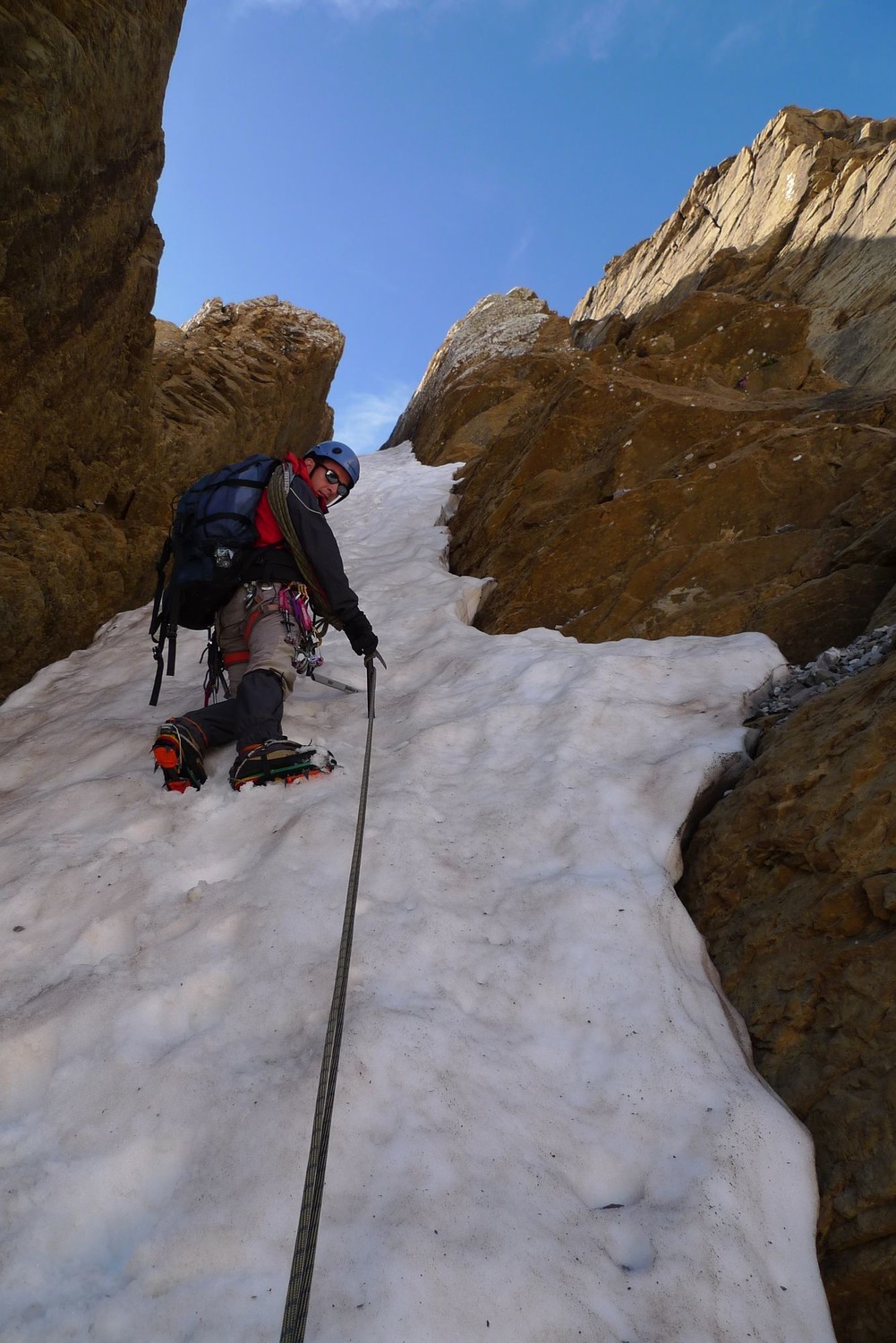 le couloir se redresse (55° sur la fin)