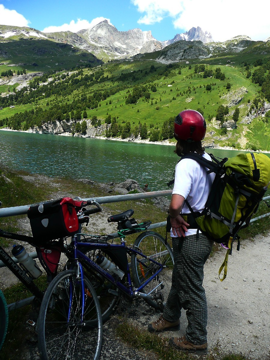 Lac de Plan d'Amont, dépôt des vélos et montée au refuge de la Parrachée
