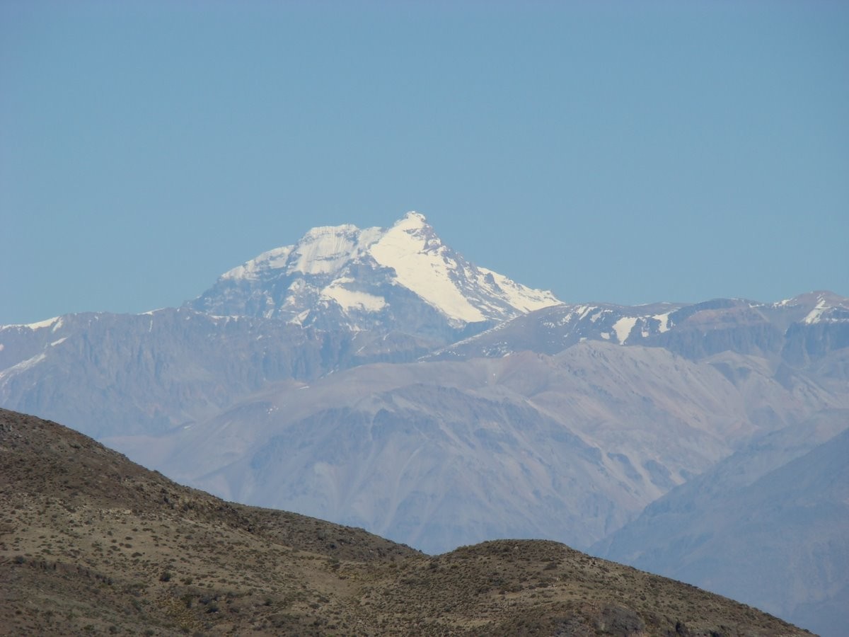 La cara E del Aconcagua y el Glaciar de los Polacos desde el paso de Villavicencio