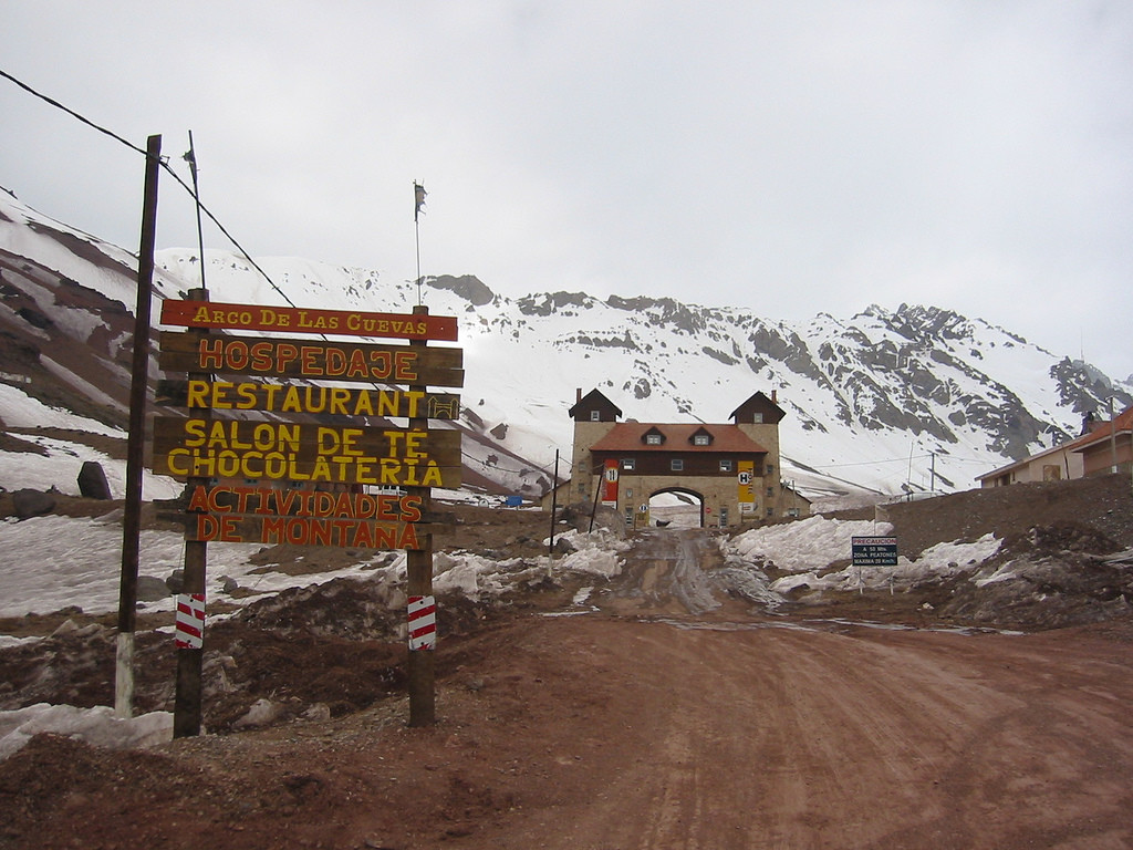 El Arco de Las Cuevas (Mendoza, Argentina)